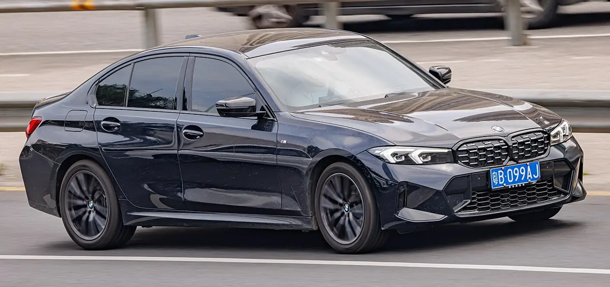 BMW 320i C-Sedan ICE side profile