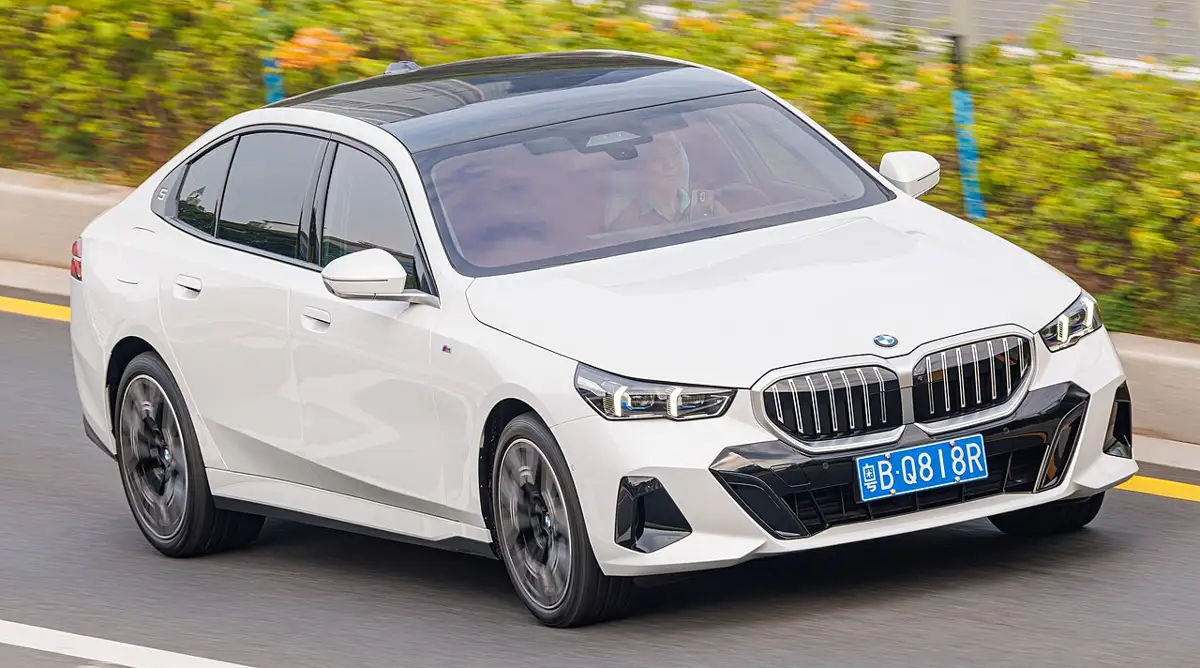 BMW 520i D-Sedan ICE side profile