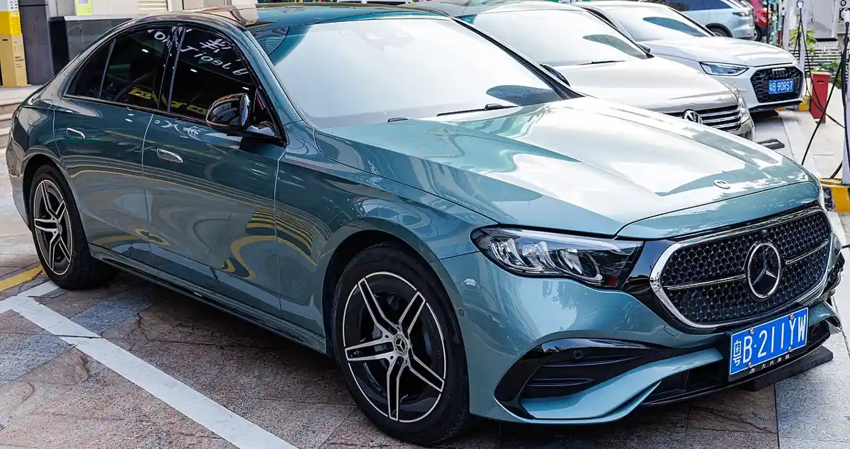 Mercedes-Benz E 200 Avantgarde D-Sedan ICE side profile