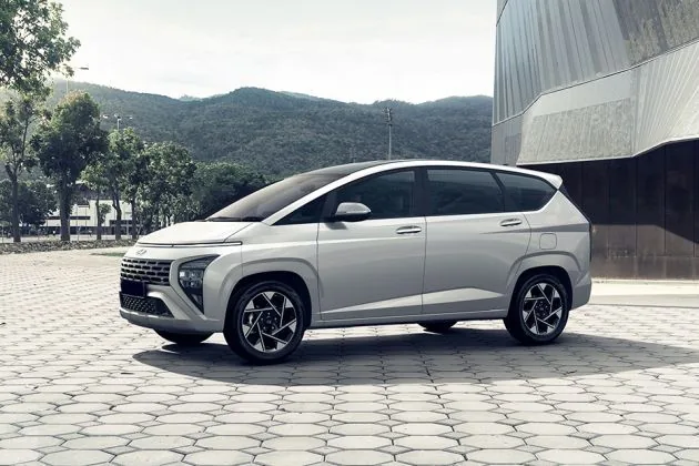 Hyundai Stargazer X MPV ICE side profile