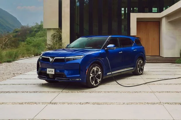 VinFast VF 9 Eco D-SUV EV side profile